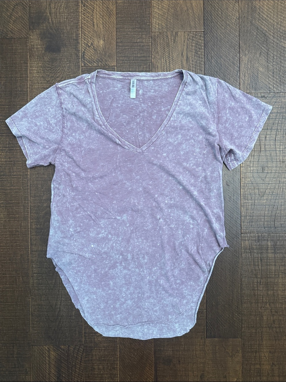 PEBBY FOREVEE PREMIUM PLUNGE V-NECK MINERAL WASHED SIDE SLIT TOP - Picture 4 of 9